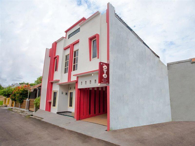 Oyo 3060 Al Fatih Syariah Hotel Tegal (Central Java)